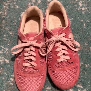 Vintage Saucony sneakers